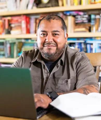veteran on laptop
