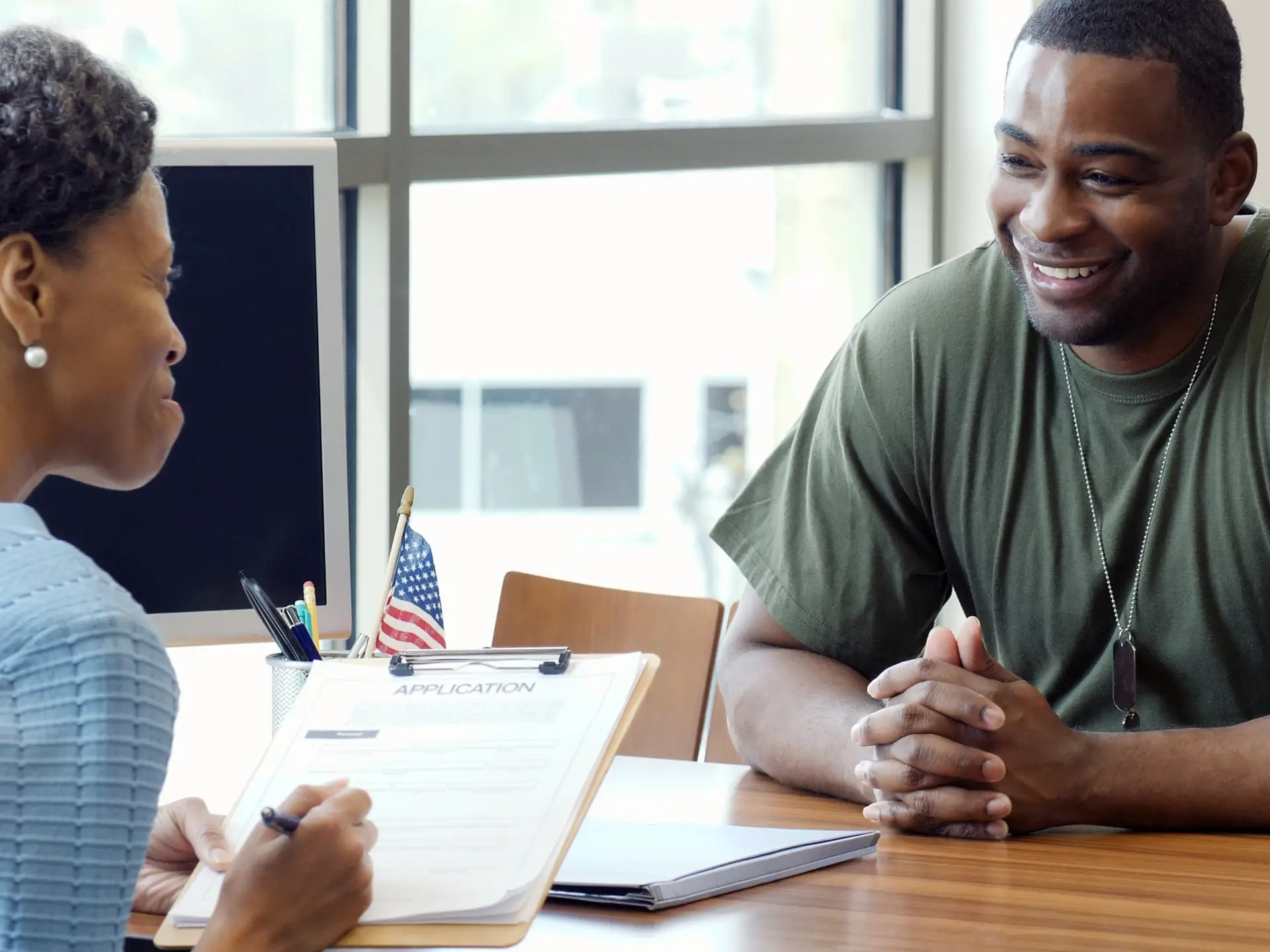 veteran receiving assistance with application